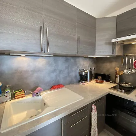 Avec Balcon, Proche Commerces Et Plages - Fr-1-100-309 Cavalaire-sur-Mer