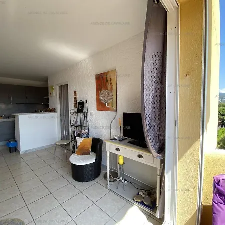 Avec Balcon, Proche Commerces Et Plages * Cavalaire-sur-Mer