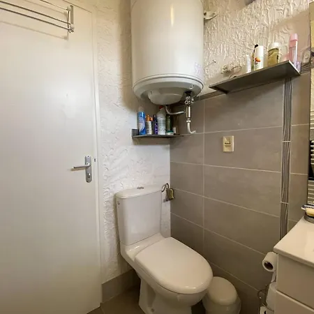 Avec Balcon, Proche Commerces Et Plages - Fr-1-100-309 *